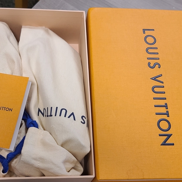 Louis Vuitton patent heels size 35.5 - Picture 3 of 16